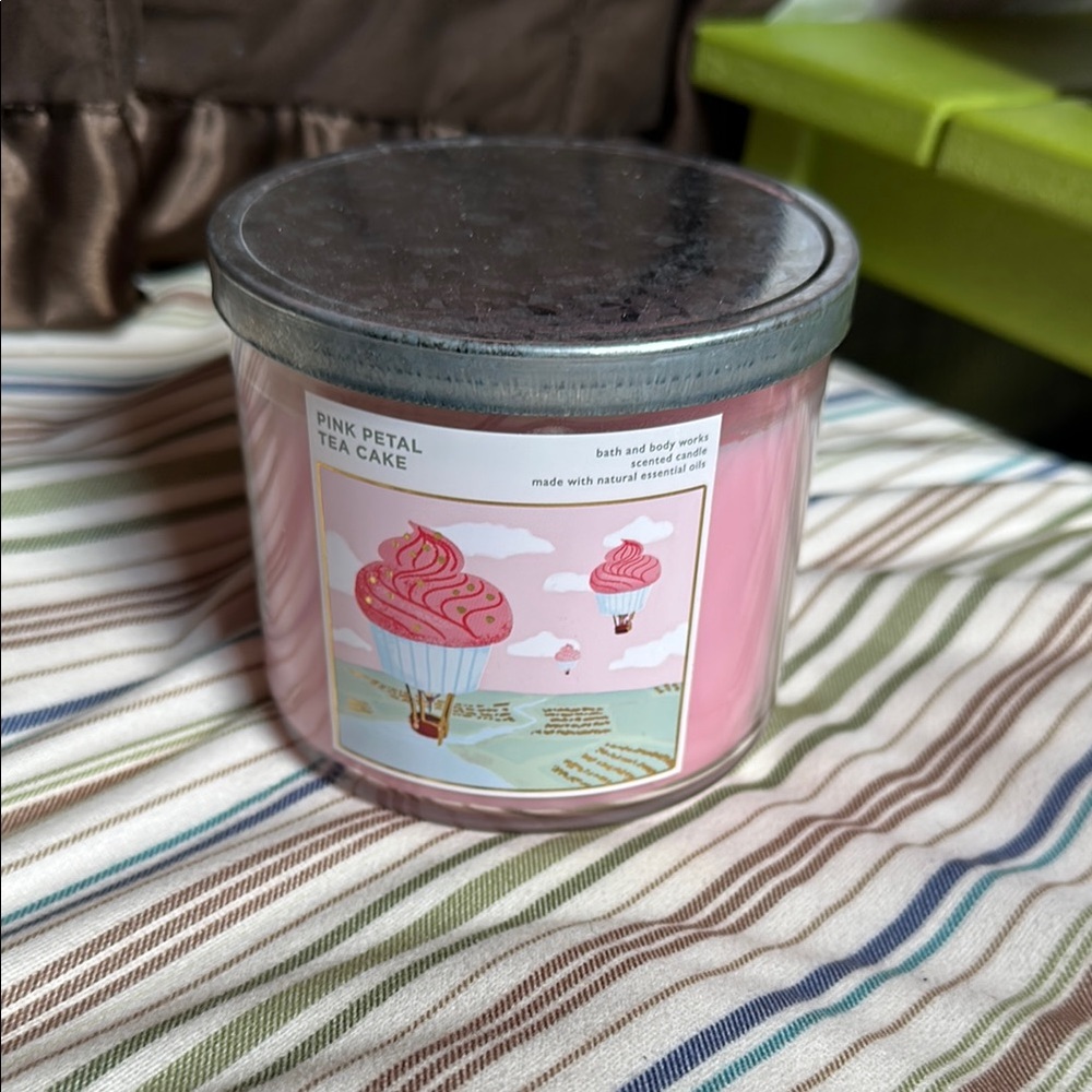 Bath & Body Works Pink Petal Tea Cake 3 Wick Candle